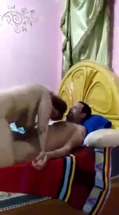 استلق في الفراش