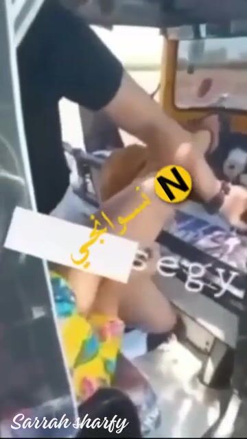 اتنين بلطجية زانقين بنت بينيكوها جوا التوك توك سكس مصري xnxx