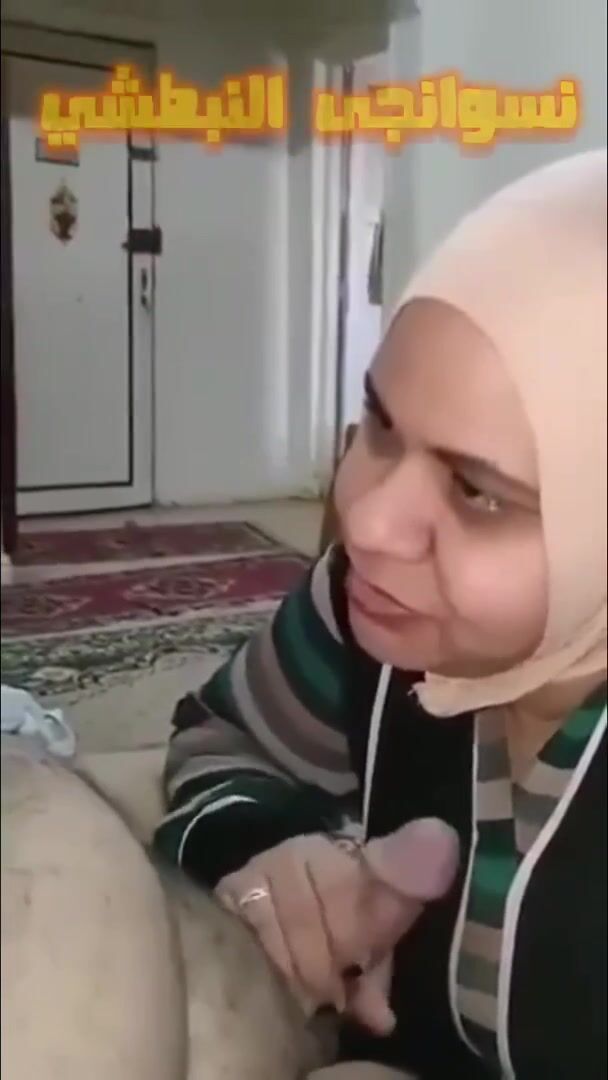 ام محمد تمص زب جارها العنتيل سكس مصري