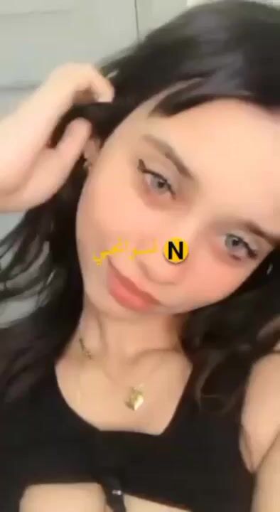 بنت جميلة تقلع وتلعب في طيزها وتفرج صاحبها سكس نودز مصري