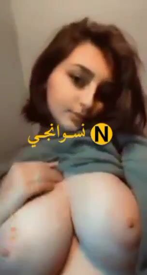 بنت زي القمر تصور لصاحبها بزازها المهلبية سكس نودز مصري