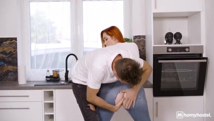 سكس مترجم – ماذا تفعل ايها المنحرف, انا امك – سكس امهات xnxx mom