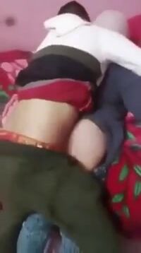 شاب مصري هيجان يزنق صاحبته المحجبة ويركبها سكس مصري xnxx