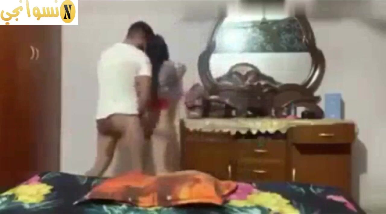 شاب هايج يزنق اخته في البيت وينيكها سكس مصري محارم