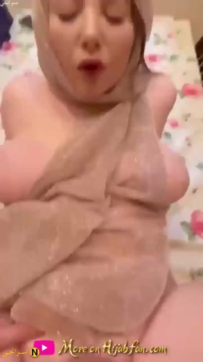 شرموطة جسمها لبن تتناك بحجابها وتصوت سكس مصري