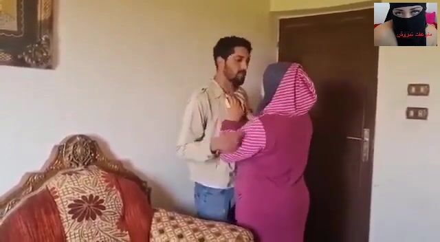 شرموطة خاينة تخون جوزها مع بتاع الأنابيب سكس مصري xnxx
