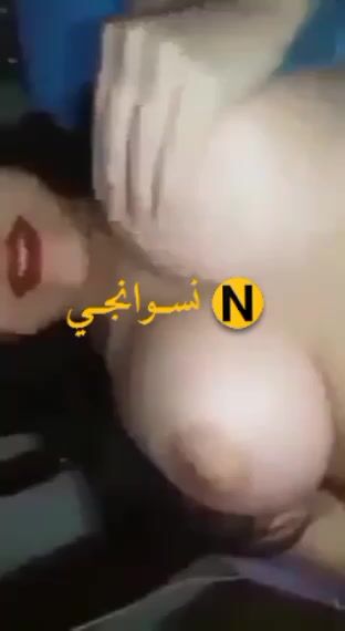 شرموطة هايجة اوي تقلع وتلعب في بزازها وكسها سكس نودز مصري