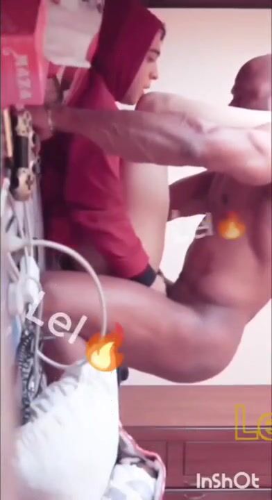 عنتيل فاجر يفشخ مراته نيك وهي نايمة سكس مصري xnxx