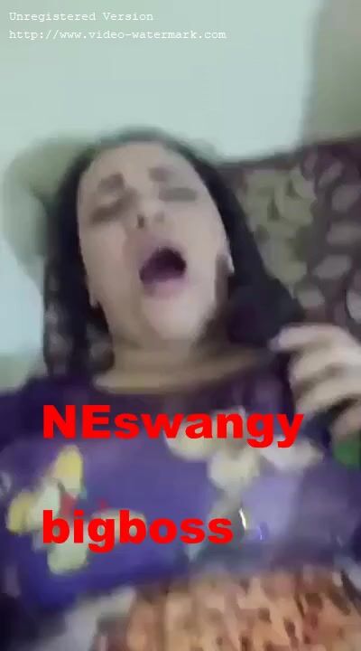 لبوة مصرية تتناك وهي بتكلم صاحبتها في التليفون سكس مصري
