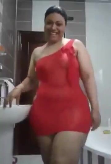 مزة مربربة دلوعة تعرض جسمها في الحمام سكس نودز مصري