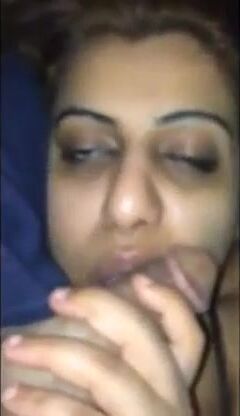مصرية بجسم نار تمص الزب بلبونة وتتناك سكس مصري xnxx