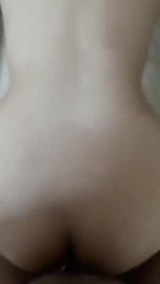 ينيكها جامد ويقولها وطي صوتك يا بت سكس مصري