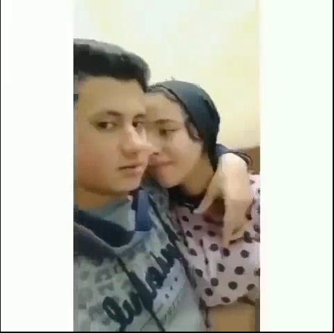 الواد سيح خطيبته من البوس والتقفيش في بزازها