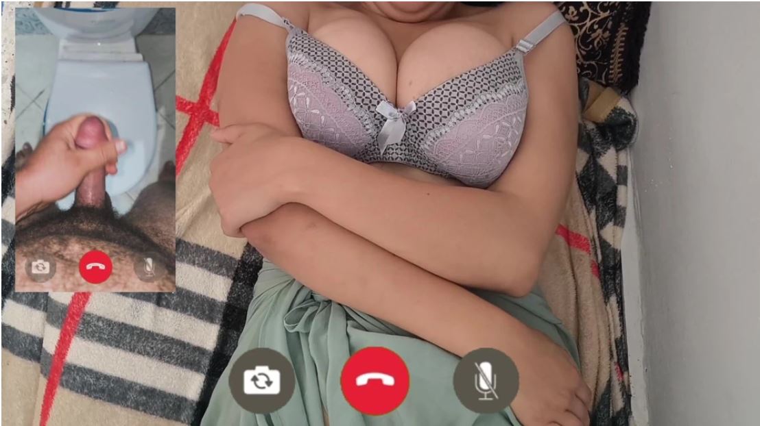 بنت عربية مصرية تثير شاب وتجعله يستمني اثناء فيديو كول