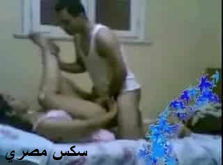 بيحاول يدخل زبه بالعافية ف كس حبيبته وهي مش قادره – سكس مصري