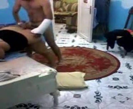 جايب شرموطة البيت بتقوله دراعك مكسور قام فشخها نيك وابوه دخل عليهم 02 سكس مصري egypt sex